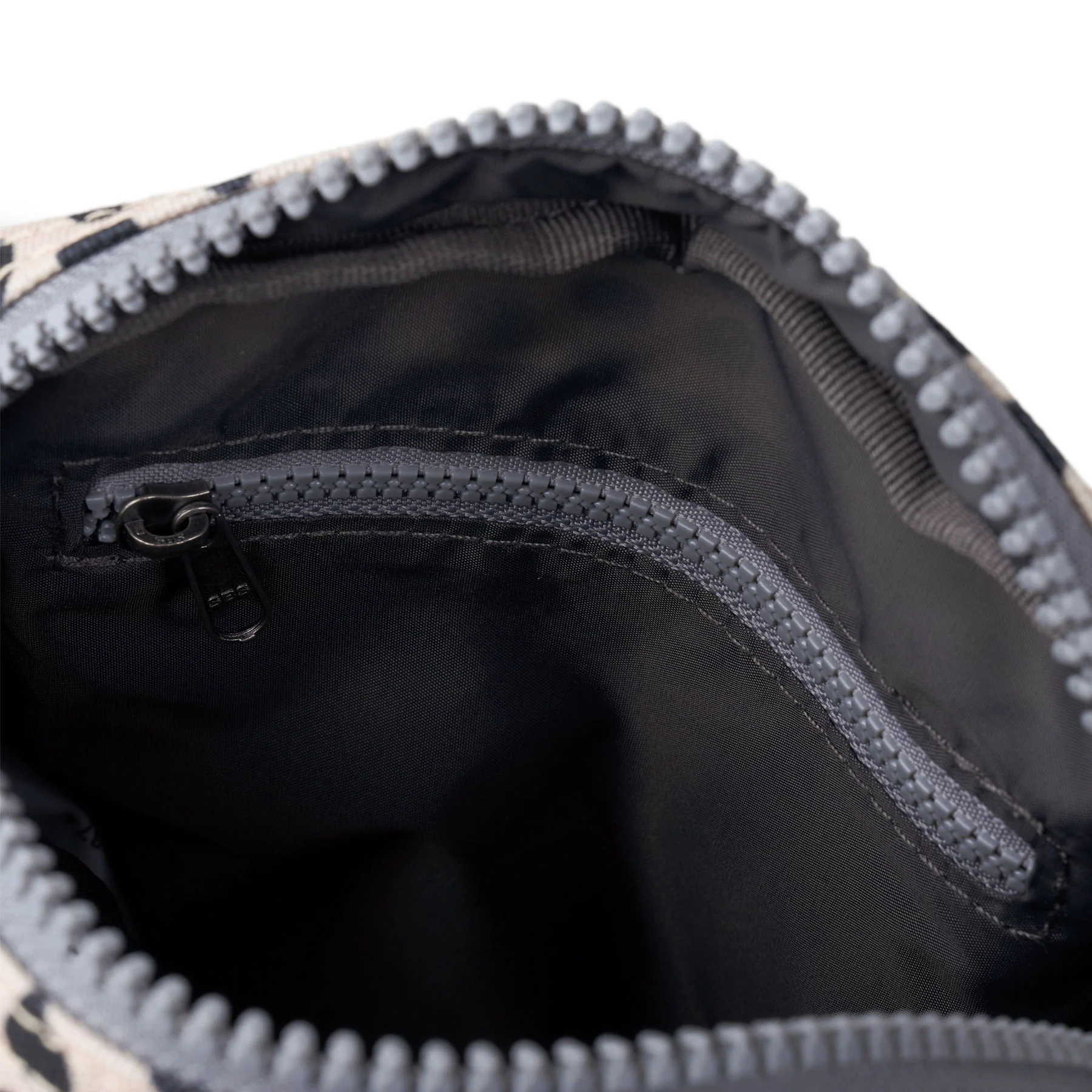 Bond linear dot recycled canvas crossbody - Image 6