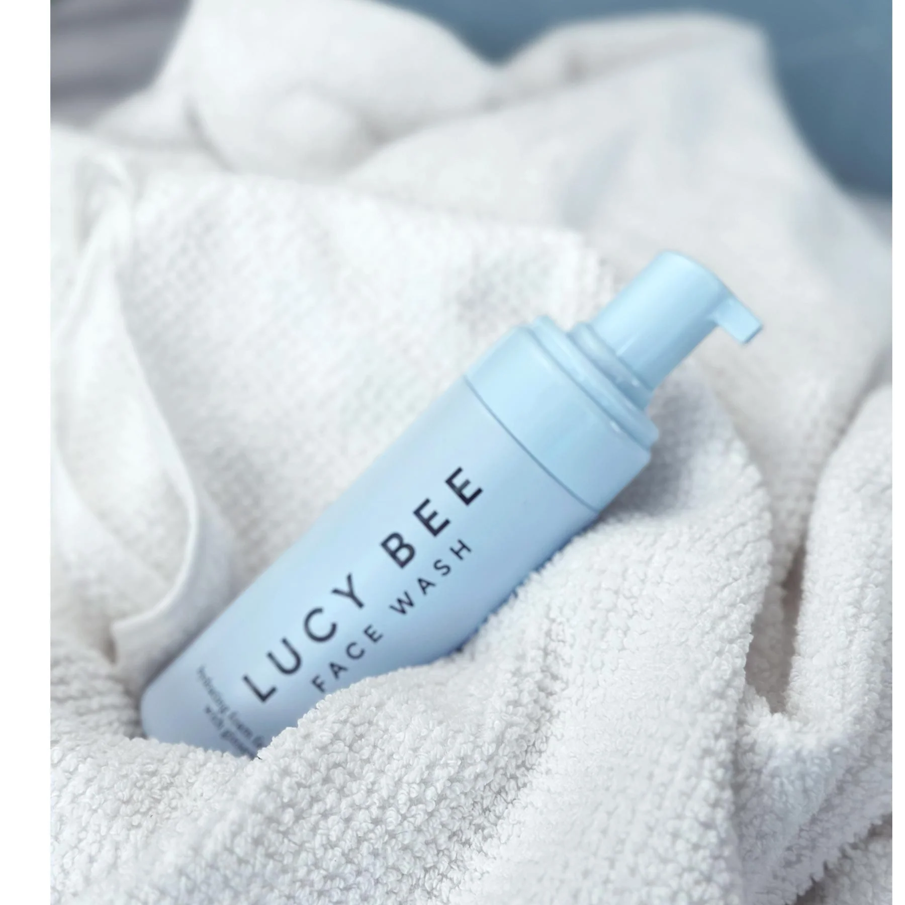 Natural hydrating foam face wash 150ml - Image 2