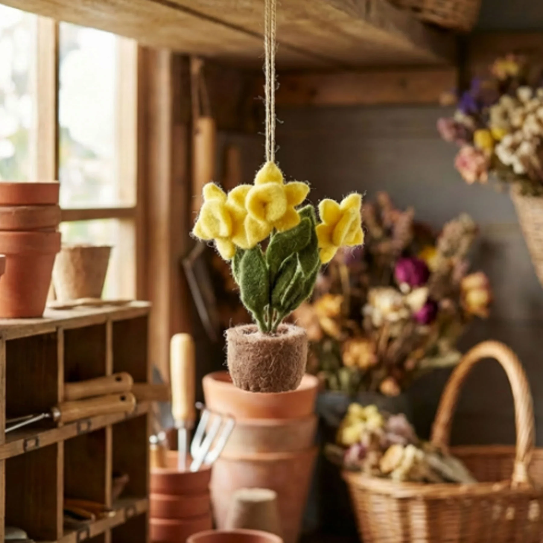 Felt hanging pot 'o' daffodil decoration - Image 2