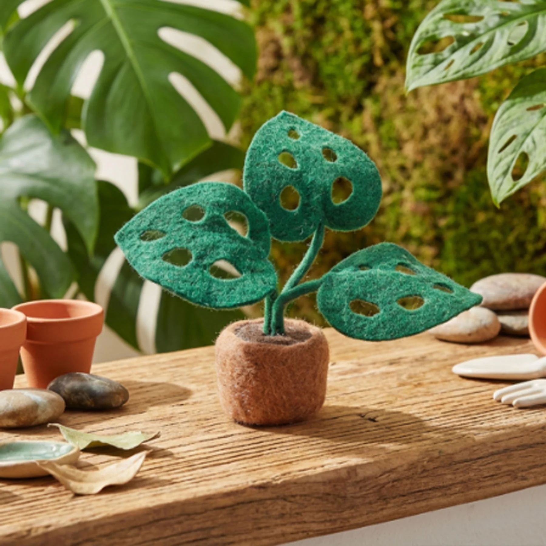 Felt monstera deliciosa plant decoration - Image 2