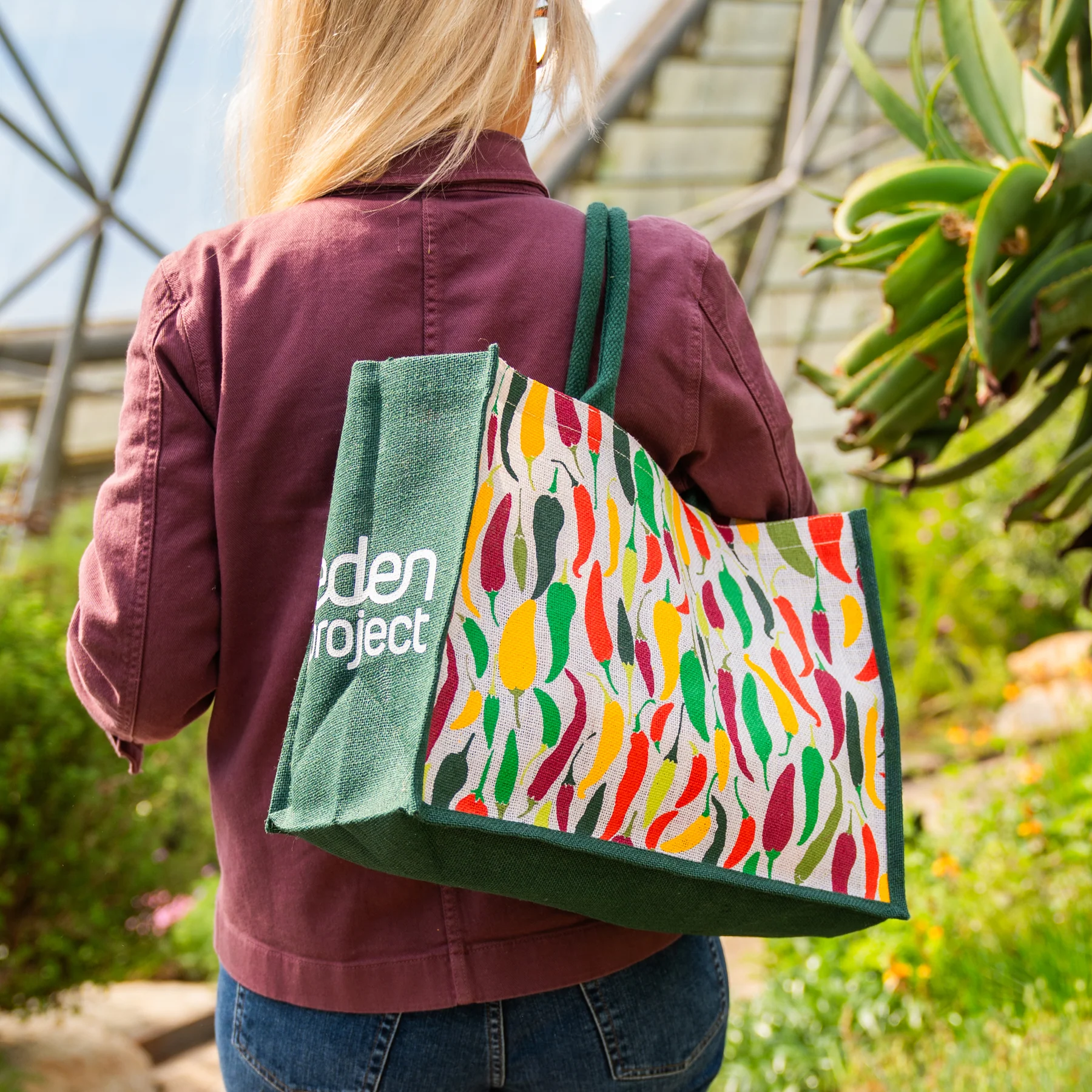 Large chilli jute bag - Image 3