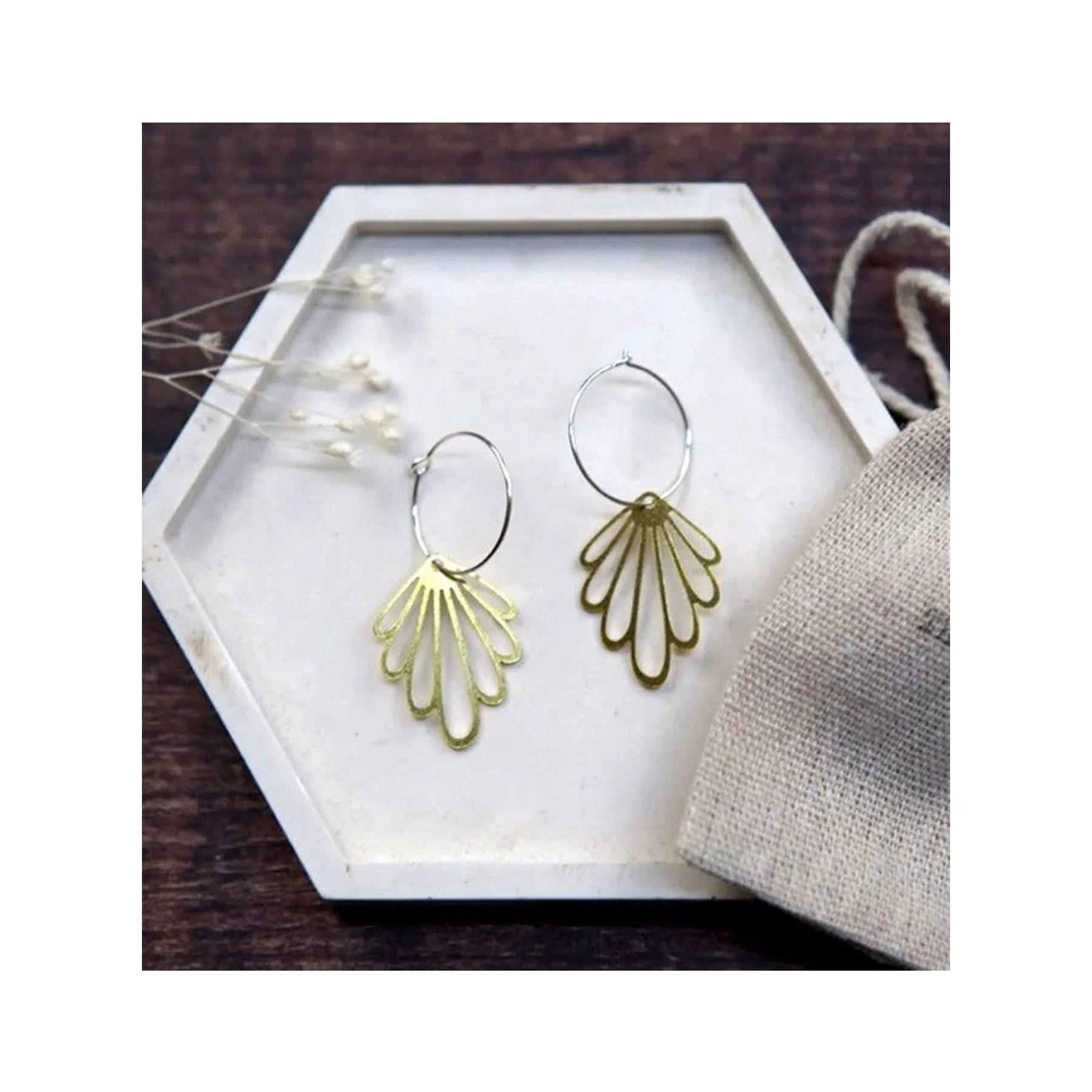 Medium brass earrings art deco leaf - Image 2