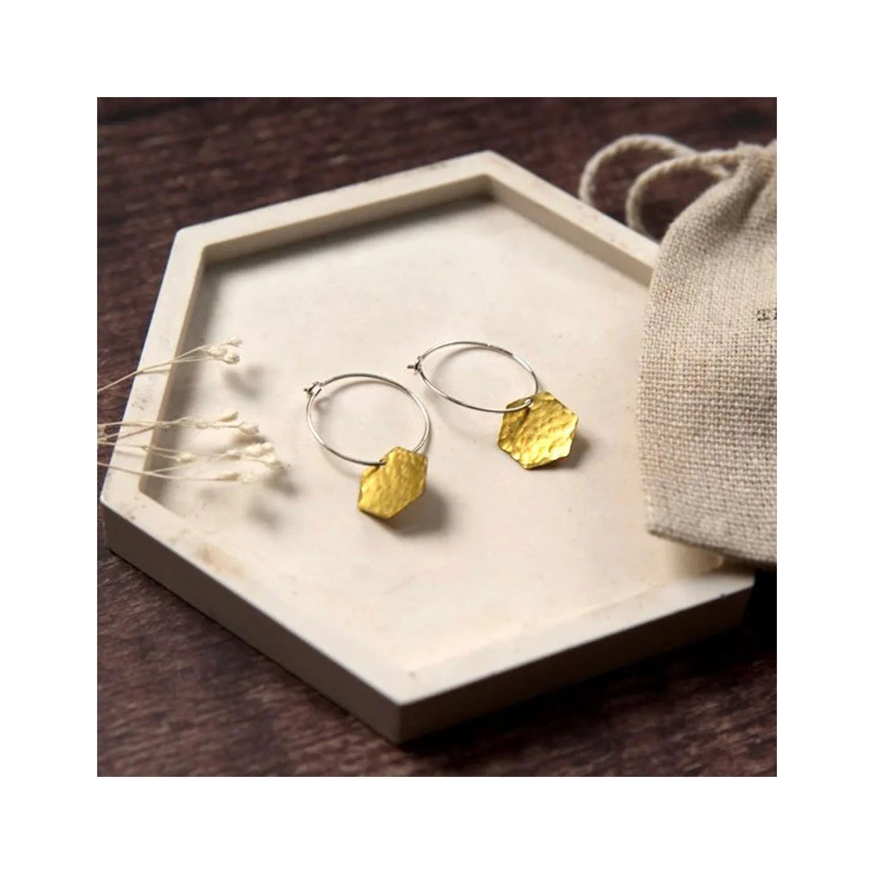Medium brass earrings hexagon - Image 2